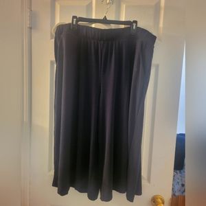 Flowy cropped pants with deep pockets Bin A